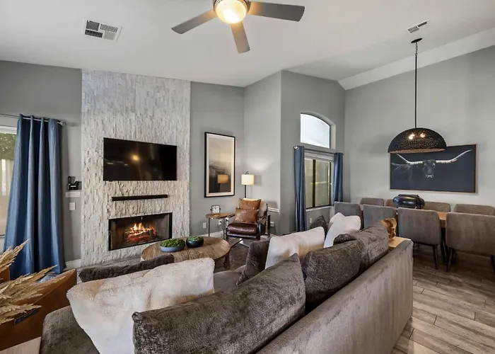 Lux Modern Escape Pool Putt Kierland Commons Holiday home Phoenix