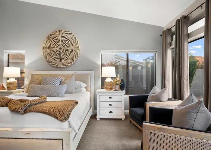 Lux Modern Escape Pool Putt Kierland Commons Holiday home Phoenix