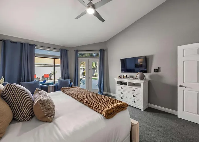 Holiday home Lux Modern Escape Pool Putt Kierland Commons *