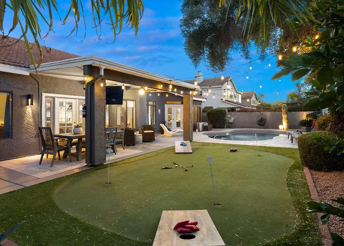 Lux Modern Escape Pool Putt Kierland Commons Holiday home