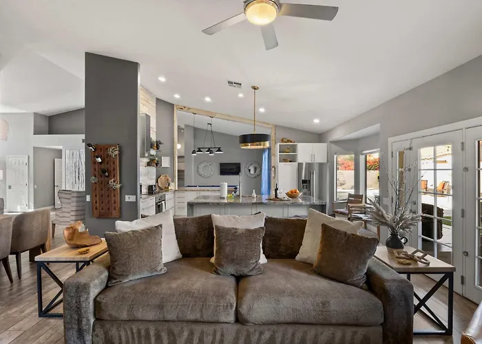 Lux Modern Escape Pool Putt Kierland Commons Holiday home *